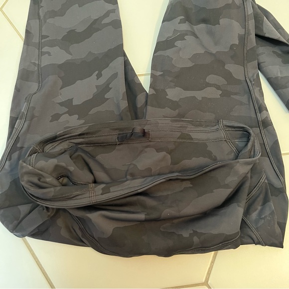 Lululemon Leggings 8 7/8 Camo Pocket - Picture 3 of 7